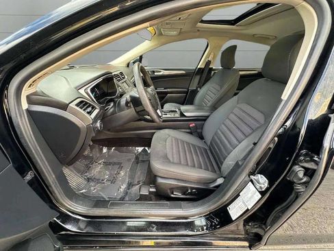 Used 2018 Ford Fusion SE image 33