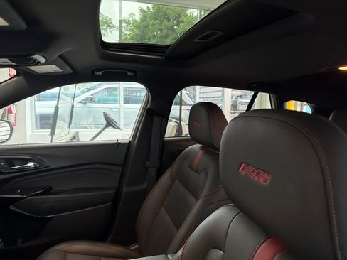 Certified 2024 Chevrolet Trax RS w/ Sunroof Package FWD image 8