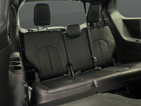 Used 2024 Chrysler Pacifica Limited FWD image 26