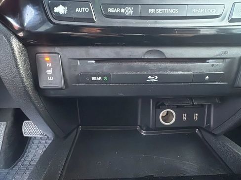 Used 2018 Honda Pilot Touring image 17