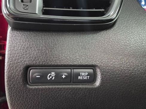 Used 2017 Nissan Rogue SV AWD/4WD image 14