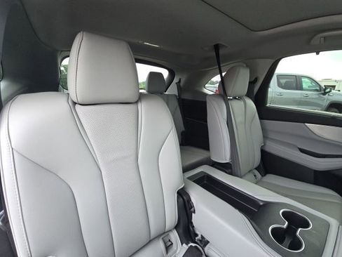 Used 2024 Acura MDX SH-AWD w/ Technology Package image 16