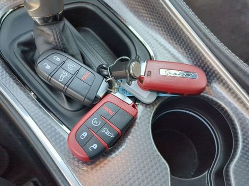 Used 2018 Dodge Challenger SRT Hellcat RWD image 18