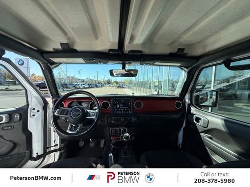 Used 2022 Jeep Wrangler Unlimited Rubicon AWD/4WD image 16