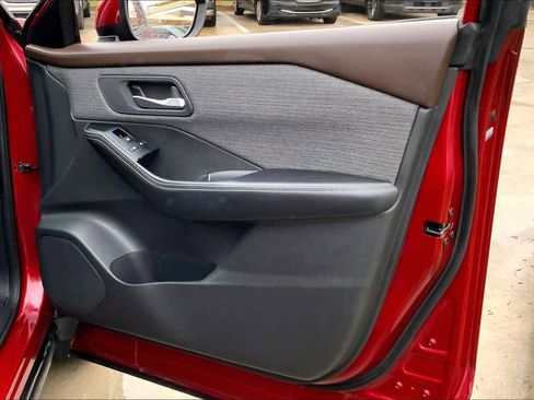 Used 2023 Nissan Rogue SV image 23