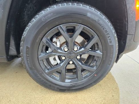 Used 2025 Jeep Grand Cherokee Altitude AWD/4WD image 11