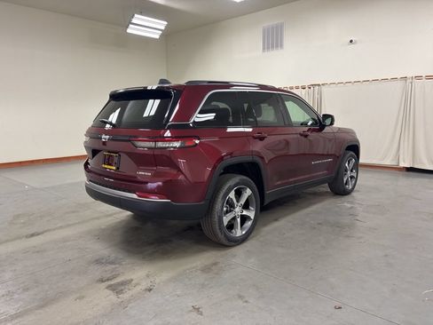 New 2026 Jeep Grand Cherokee Limited AWD/4WD image 8