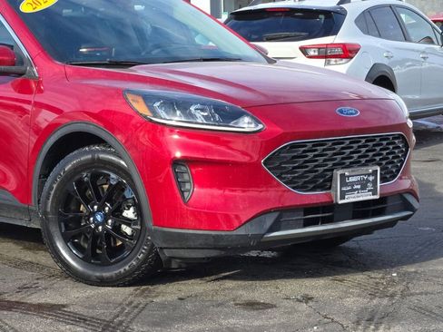 Used 2020 Ford Escape SE image 2