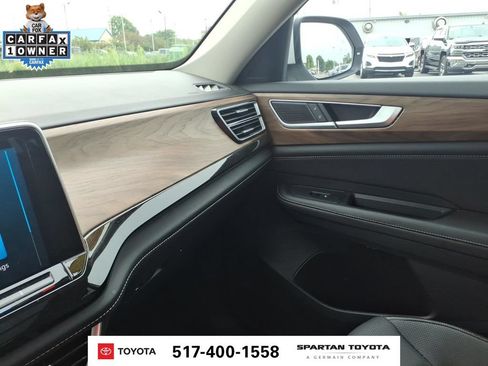 Used 2025 Volkswagen Atlas SE AWD/4WD image 21