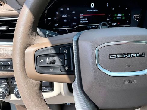 Used 2023 GMC Yukon Denali w/ Advanced Technology Package image 24
