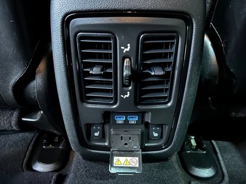 Used 2023 Dodge Durango GT AWD/4WD image 41