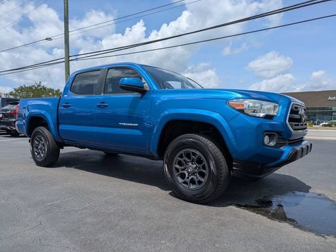 Used 2018 Toyota Tacoma SR5 RWD image 2