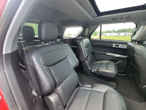 Used 2023 Ford Explorer Limited w/ Equipment Group 301A AWD/4WD image 34