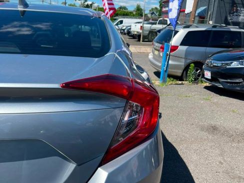 Used 2019 Honda Civic EX image 10