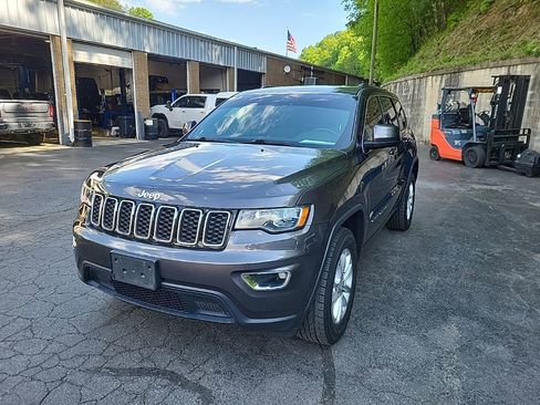 Used 2021 Jeep Grand Cherokee Laredo w/ Security & Convenience Group AWD/4WD image 2