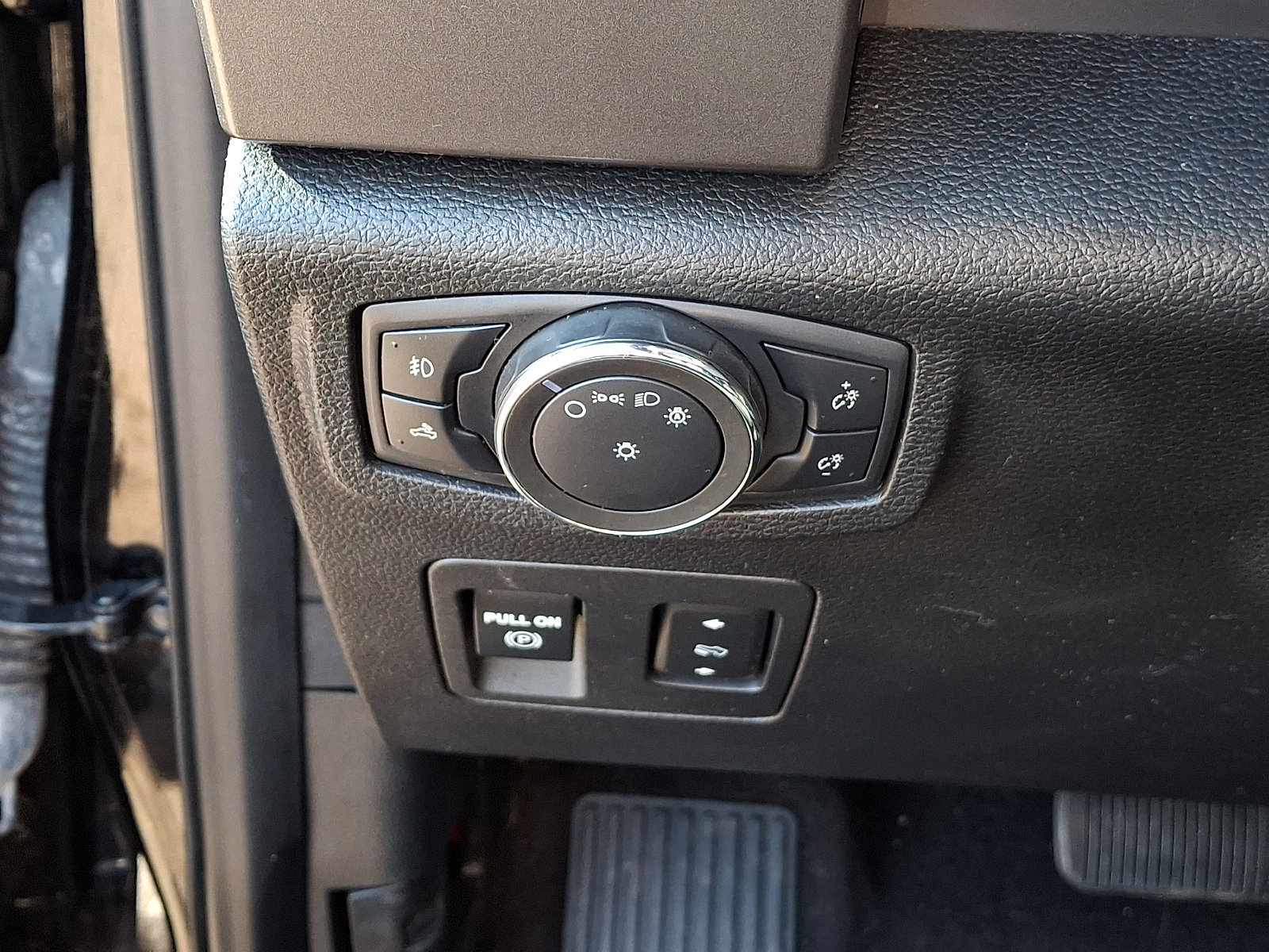 Used 2020 Ford F150 XLT w/ Equipment Group 302A Luxury AWD/4WD image 28