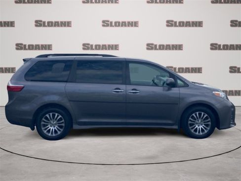 Used 2019 Toyota Sienna XLE w/ XLE Navigation Package image 6