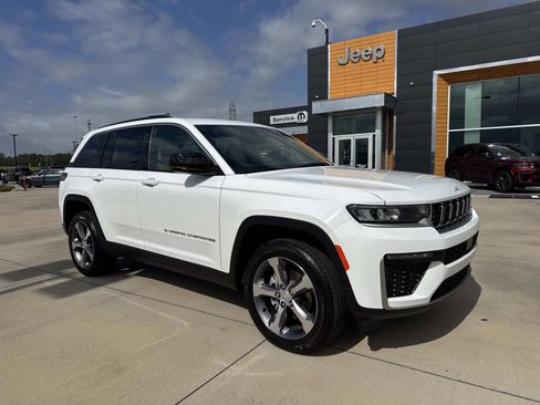 Used 2026 Jeep Grand Cherokee Limited RWD image 1