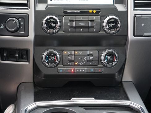 Used 2019 Ford F250 Platinum w/ Platinum Ultimate Package image 25