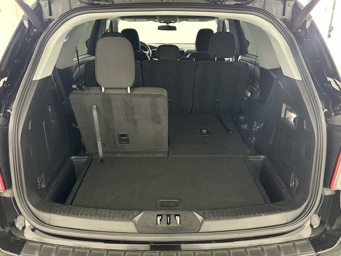 Used 2022 Ford Explorer XLT image 23