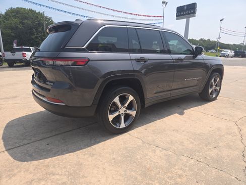 Used 2024 Jeep Grand Cherokee Limited w/ Luxury Tech Group II RWD image 6