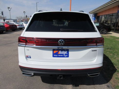 Used 2025 Volkswagen Atlas SE image 4