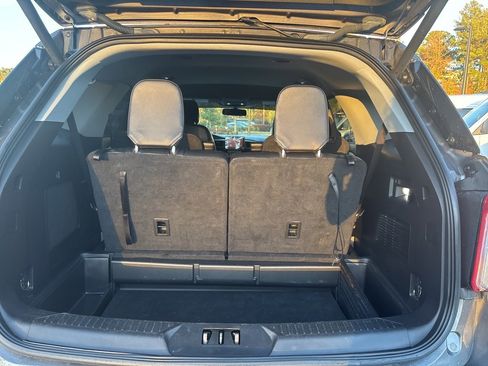 Used 2022 Ford Explorer Limited image 12
