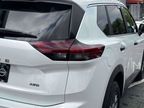 Used 2025 Nissan Rogue S image 8