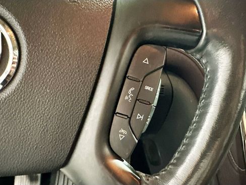 Used 2015 Buick Enclave Leather AWD/4WD image 39