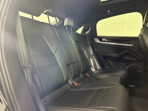 Certified 2024 Porsche Cayenne Coupe AWD/4WD image 26