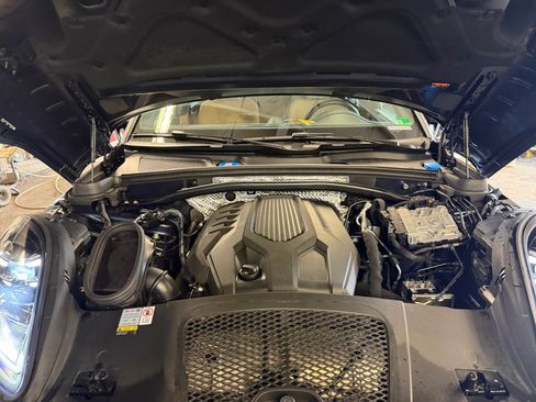 Used 2022 Porsche Macan AWD/4WD image 16