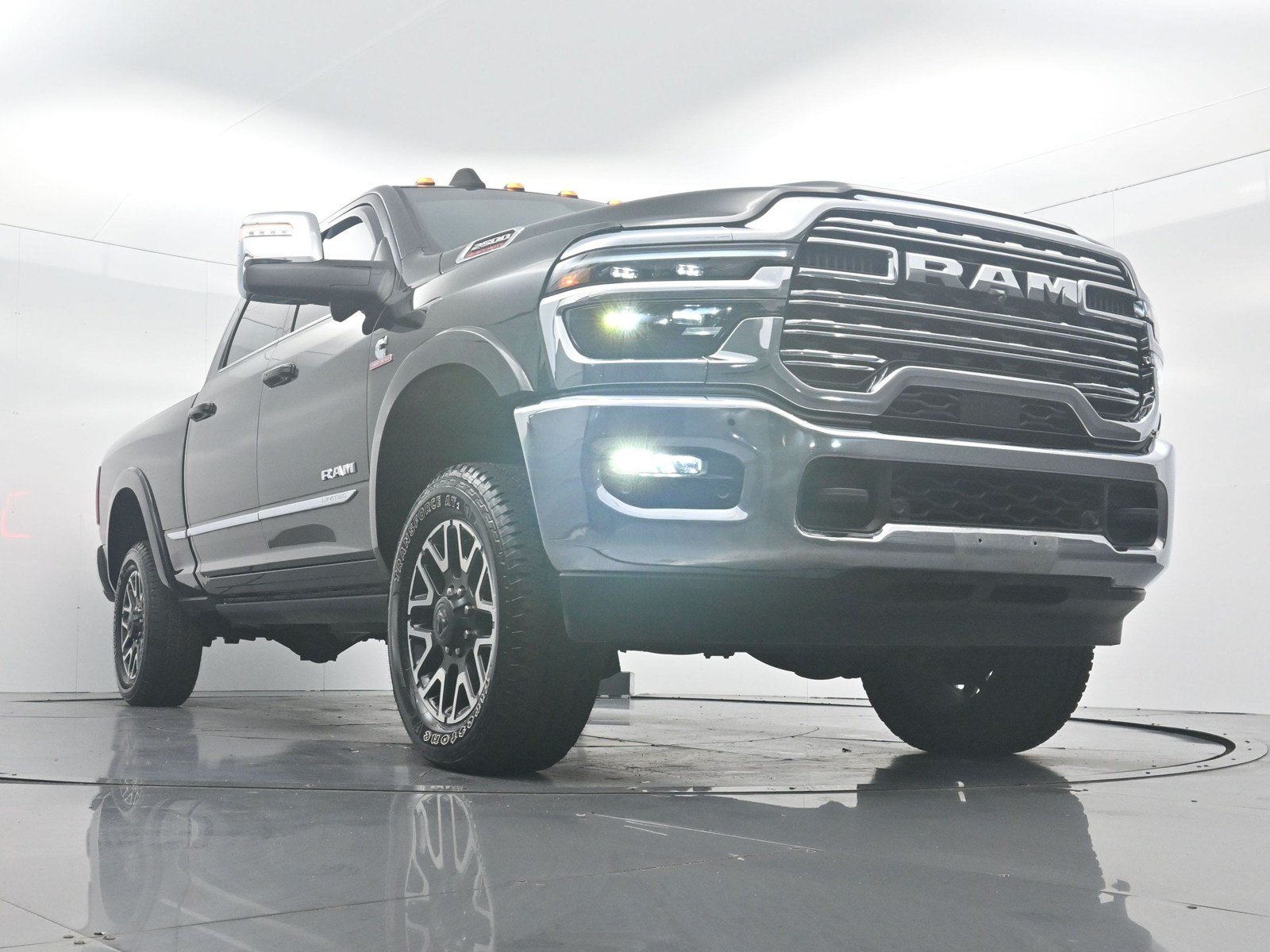 Used 2025 RAM 2500 Limited AWD/4WD image 26