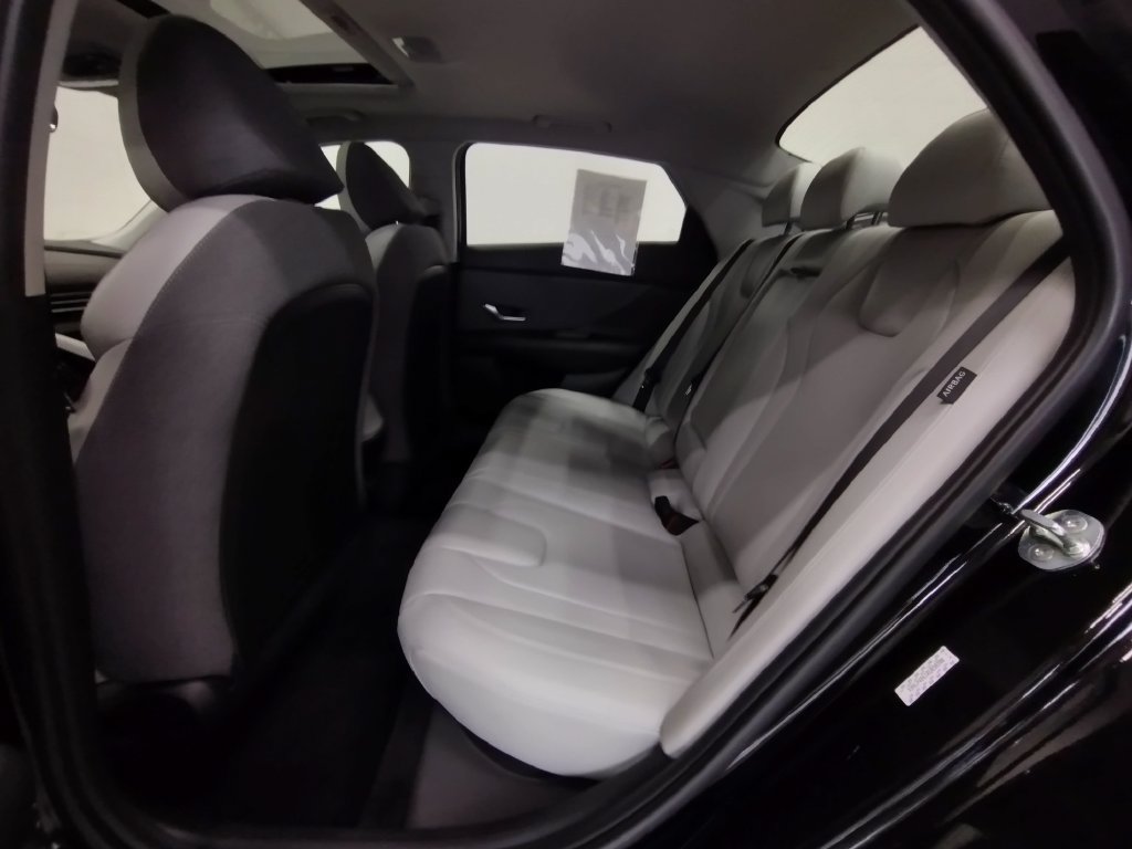 Certified 2024 Hyundai Elantra Limited FWD image 38
