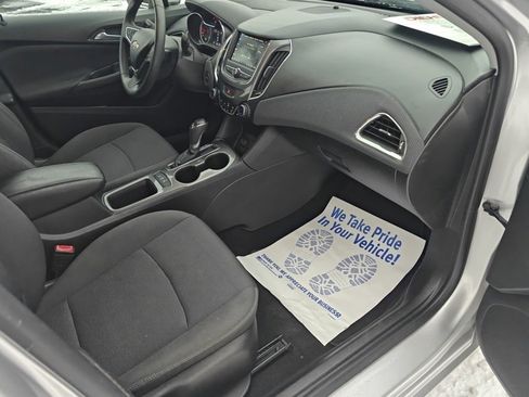 Used 2019 Chevrolet Cruze LT w/ Convenience Package image 16