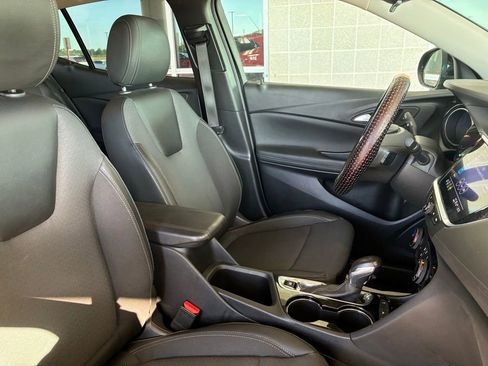 Used 2022 Buick Encore GX Preferred w/ Sport Touring Package FWD image 14