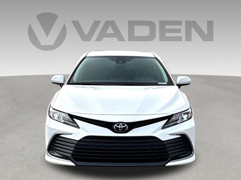 Used 2022 Toyota Camry LE image 2