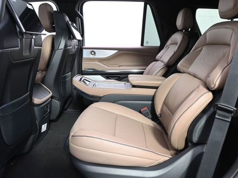 New 2026 Lincoln Navigator Black Label AWD/4WD image 22