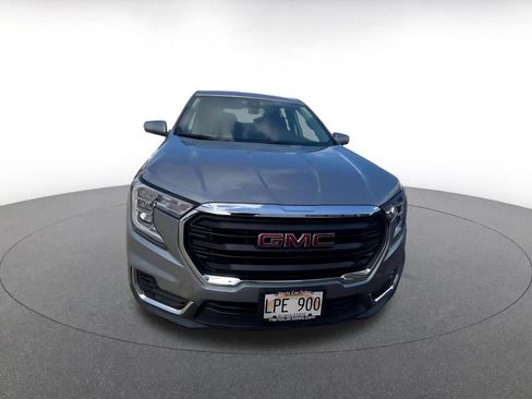 Used 2024 GMC Terrain SLE FWD image 4