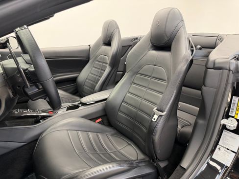 Used 2016 Ferrari California T RWD image 21