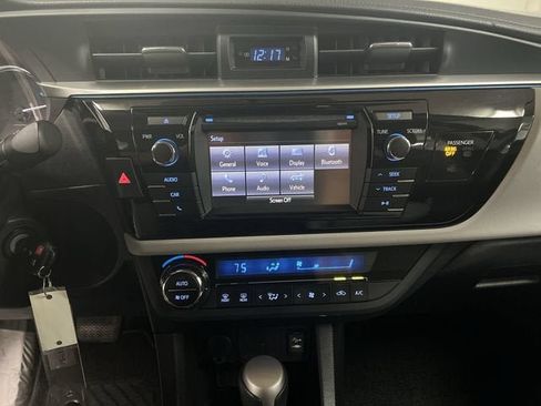 Used 2014 Toyota Corolla LE FWD image 17