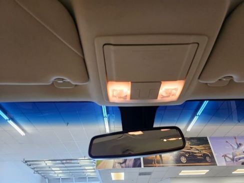 Used 2017 Ford Taurus SEL image 23