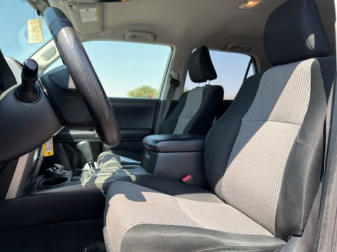 Used 2019 Toyota 4Runner SR5 AWD/4WD image 2