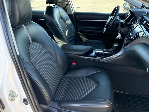Used 2019 Toyota Camry SE FWD image 17