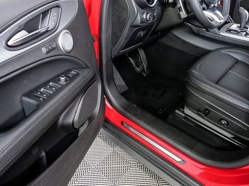 New 2025 Alfa Romeo Stelvio Sprint AWD/4WD image 7