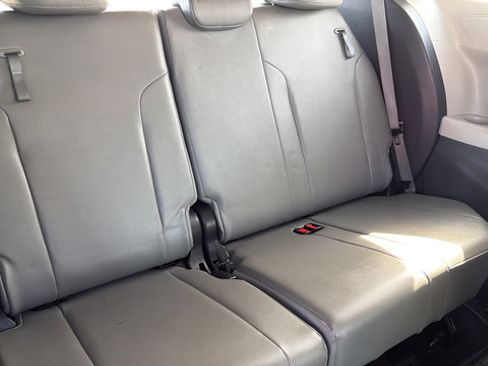 Used 2021 Toyota Sienna XLE AWD/4WD image 18