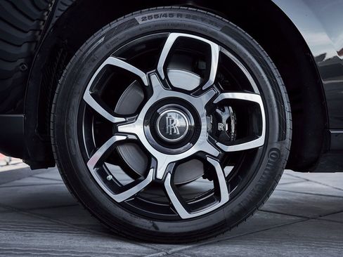 Used 2022 Rolls-Royce Cullinan Black Badge w/ Dark Exterior Package image 7