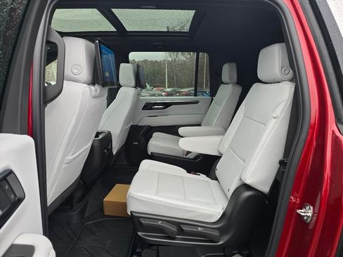 New 2026 Chevrolet Suburban Premier image 8