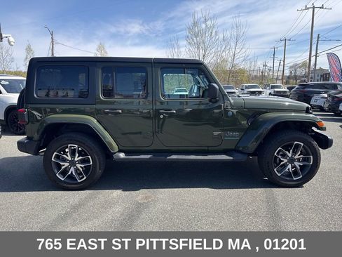 Used 2024 Jeep Wrangler Unlimited w/ Convenience Group AWD/4WD image 9