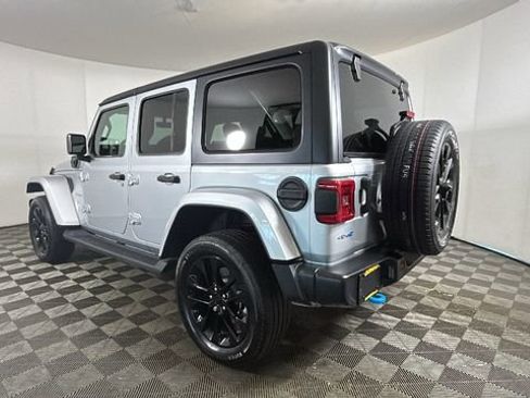 Used 2023 Jeep Wrangler Unlimited Sahara w/ Cold Weather Group AWD/4WD image 5