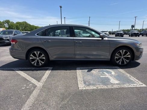 Used 2020 Volkswagen Passat 2.0T SEL FWD image 4